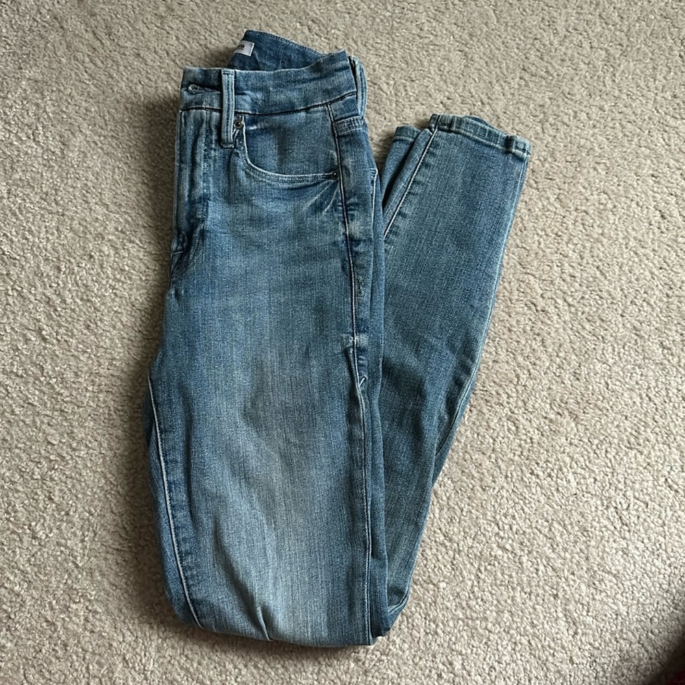 Good American Good Waist size 0/25 worn ONCE perfect cond frayed hem skinny